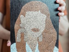 Хрупкие шедевры: как российская художница делает картины из яичной скорлупы