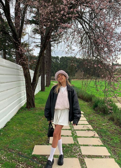 Стилист София Коэльо показывает, с чем носить теннисную юбку в сезоне весна-лето