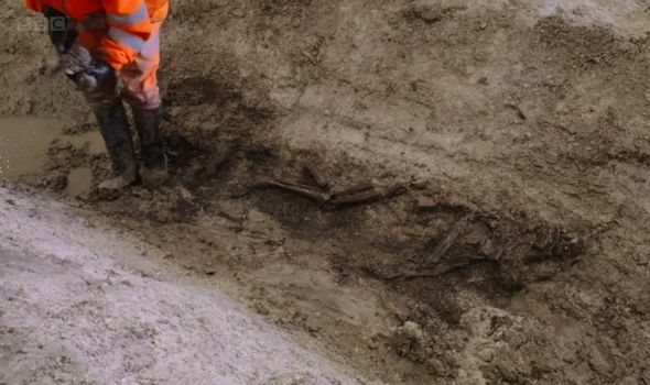 Обнаружен скелет с переломанными костями, брошенный в канаву при загадочных обстоятельствах