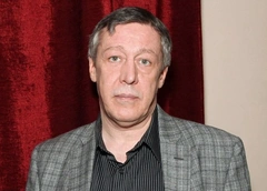 Младший сын Михаила Ефремова заболел коронавирусом