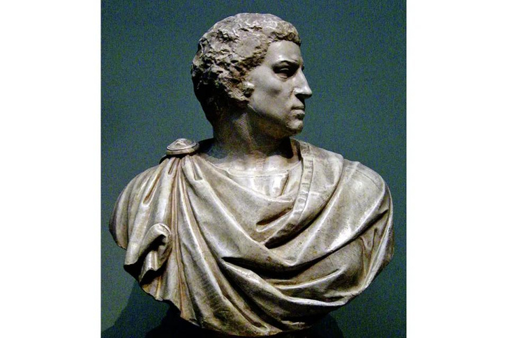 Человек и салат: 9 мифов о Юлии Цезаре