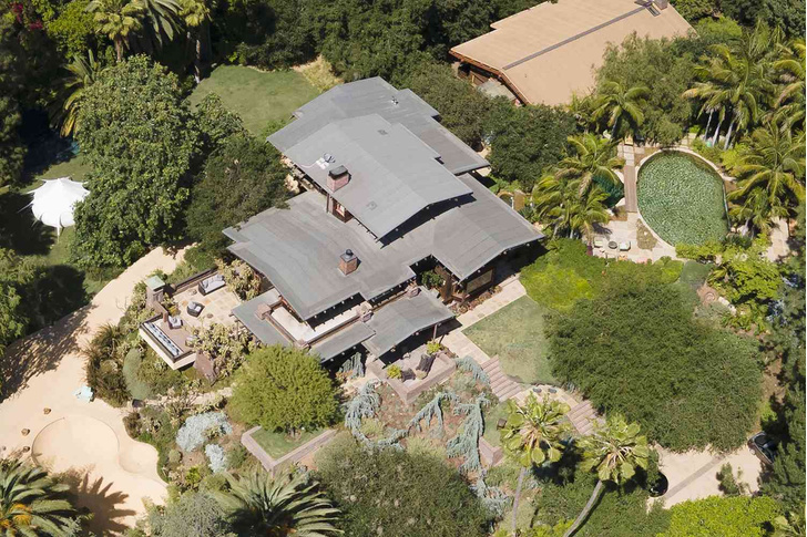 Брэд Питт продает виллу в Лос-Анджелесе, где они жили с Анджелиной Джоли и детьми