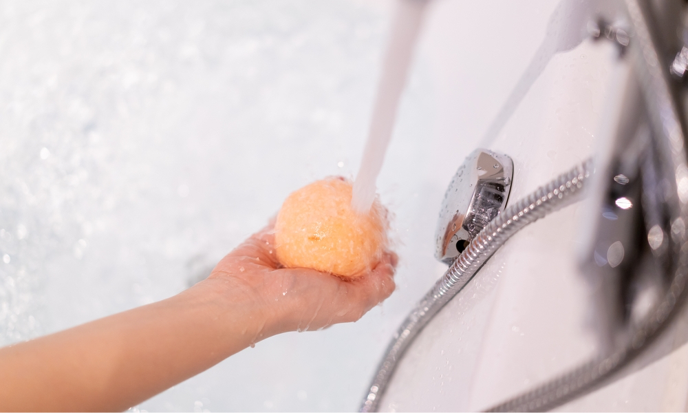 Бомбочки, соли и гели: 20 средств для ванны, которые помогут расслабиться