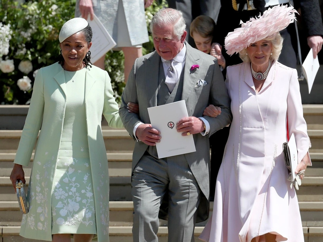 Дория Рэгланд, принц Уэльскиц и герцогиня Корнуольская в день свадьбы Гарри и Меган в часовне Святого Георгия в Виндзоре, 19 мая 2018 | marieclaire.ru