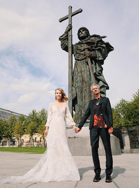 Волочкова утверждает, что Собчак пригласила ее на свадьбу с Богомоловым и попросила исполнить танец умирающего лебедя