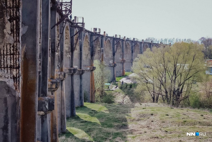 Как в «Гарри Поттере»: туристы съезжаются к грандиозному мосту-призраку в Чувашии