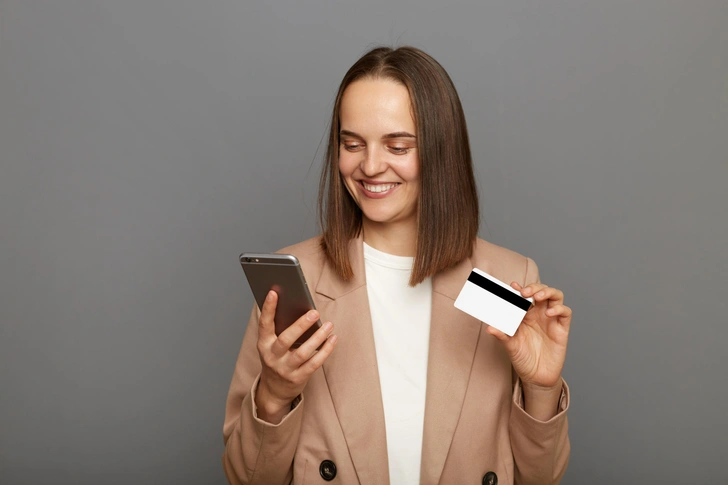 как расплачиваться телефоном после введения санкций | Источник: StoryTime Studio/Shutterstock