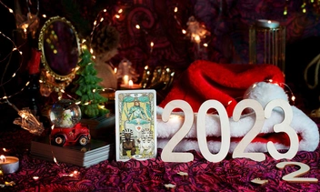 Главная карта Таро на 2023 год: что принесет седьмой аркан «Колесница» всем нам?