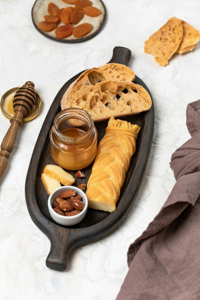 Деревянная тарелочка для хлеба, сыра и закусок «Веретено»