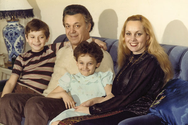 Иосиф и Нелли Кобзон с детьми, 1983 год