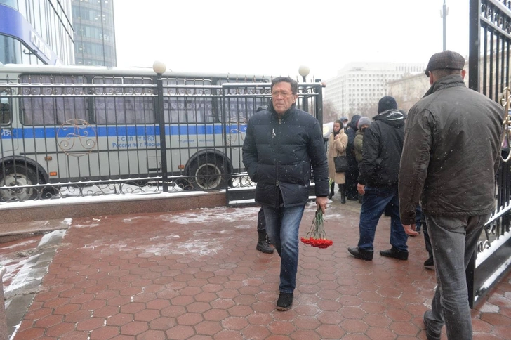 В Москве прощаются с Александром Градским. Прямая трансляция