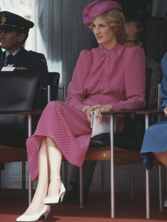 Фото №7 - От персикового до фуксии: как принцесса Диана носила розовый цвет (и почему он ей так шел)