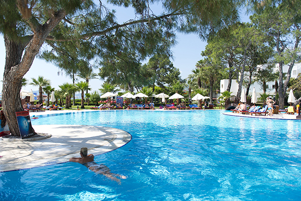 Бассейн на территории отеля Otium Hotel Life Kemer