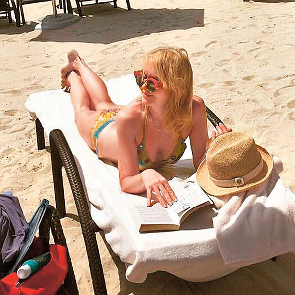 Валерия певица фото в купальнике на пляже