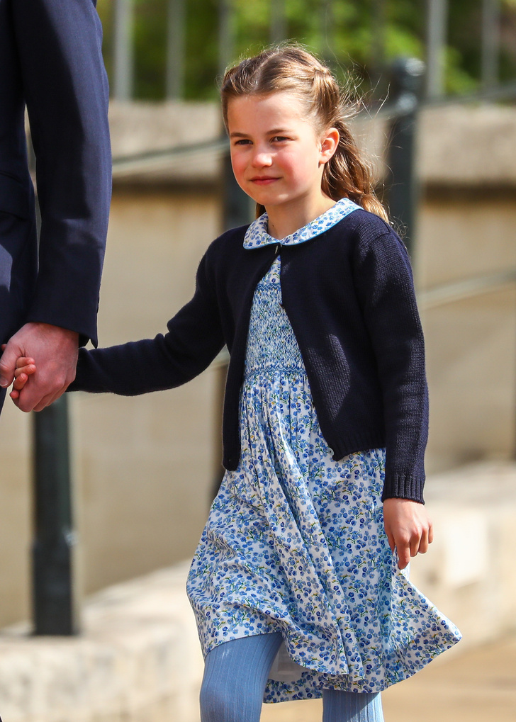 Голубой — главный цвет принцесс: доказано Кейт Миддлтон и ее дочерью на пасхальной службе