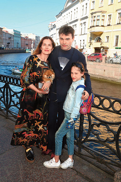 Евгений Дятлов с женой и детьми
