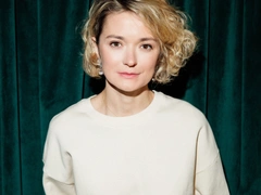 Кортни Кокс хотела съехать с обрыва, а Михалкова — опустить коляску в пруд: как звезды переживали послеродовую депрессию