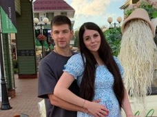 Разозленный Дмитренко вызвал полицию к двери Ольги Рапунцель, потому что она не пускает его к дочкам