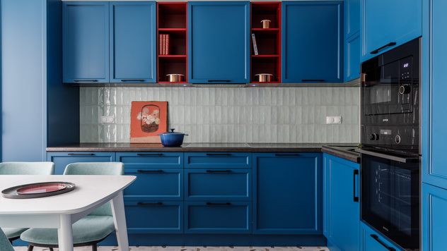 Синий цвет на кухне: 40+ интересных решений