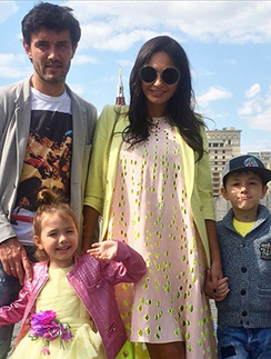 Инна Жиркова с мужем Юрием, сыном Дмитрием и дочерью Миланой