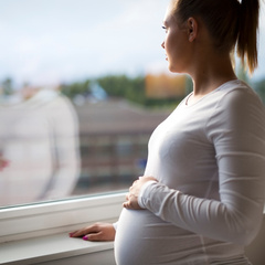 Беременной запретили обнимать 8-месячного сына, потому что он излучает радиацию