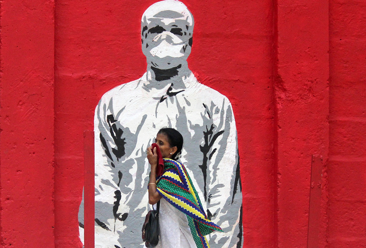 Фото №2 - Лучшие граффити про коронавирус со всего мира