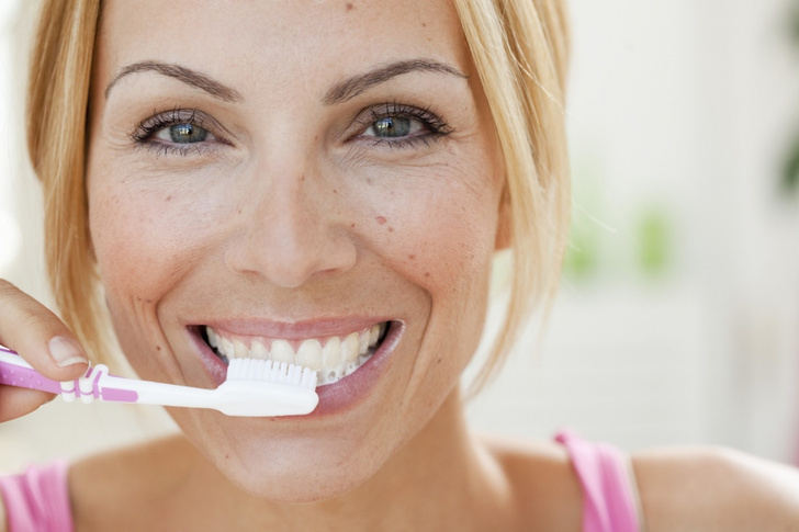 Специалист рассказала о главной ошибке во время чистки зубов, которую совершают все