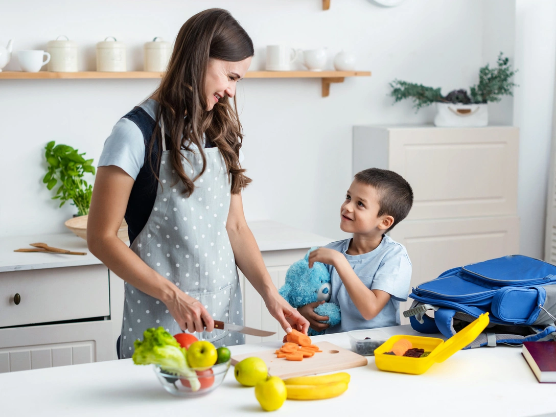 Для энергии и сил: 9 вкусных и сытных перекусов, которые можно давать детям в школу | marieclaire.ru