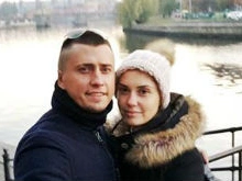 Павел Прилучный забрал жену и дочь из роддома