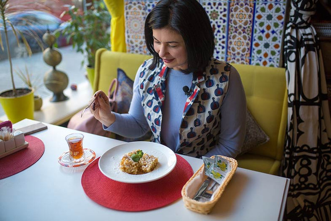 Блондинка, брюнетка и шатенка за рулем Volkswagen Tiguan