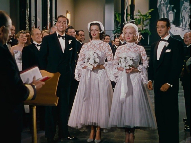 Фото №2 - 10 самых красивых свадебных платьев в истории кино