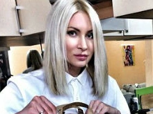 Элина Камирен показала съемную квартиру, где живет с дочерью