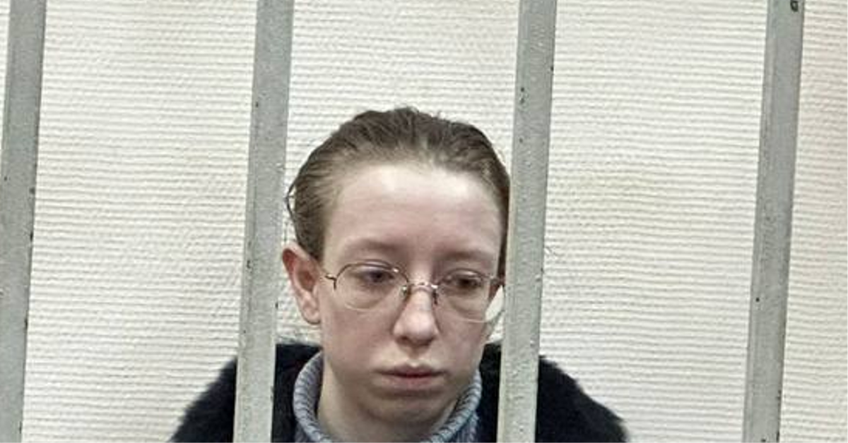 Женщина выбросила ребенка. В Москве мать выбросила ребенка с 11 этажа. Мать выбросила ребенка из окна. Женщина суд.