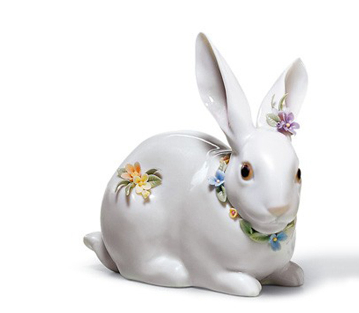 Скульптура «Внимательный кролик с цветами», Lladró, бутики Lladró
