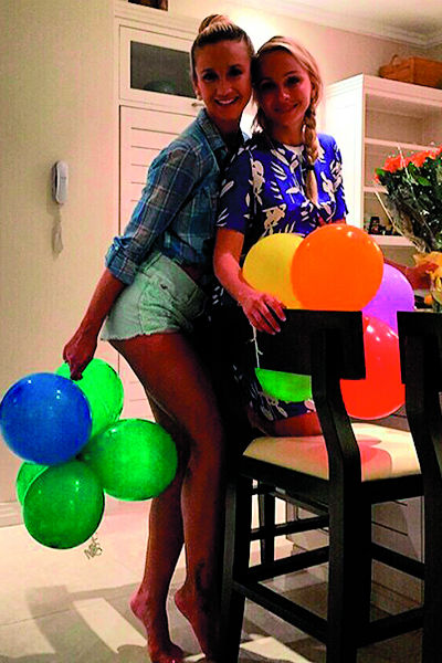 Оля и Наташа дружат много лет. На фото – девушки на дне рождения Варвиной на Сейшелах 23 ноября 2014 года