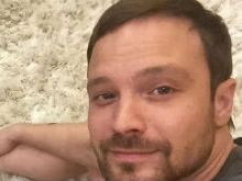 Сын Чадова и Дитковските работает над стилем в барбершопе