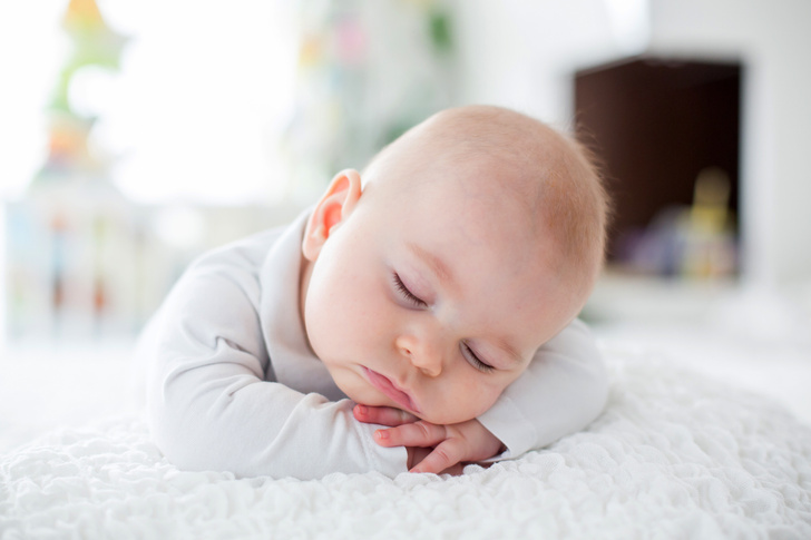 почему нельзя снимать спящих младенцев