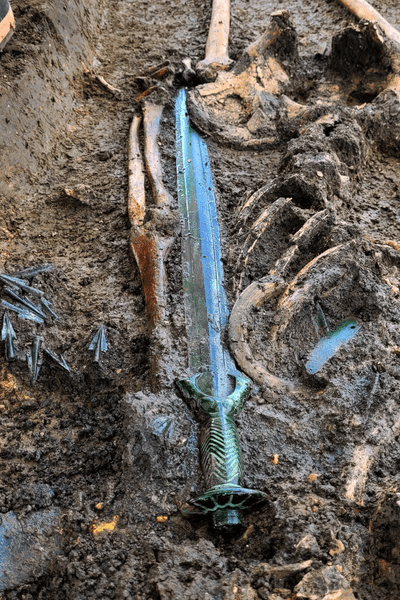 Сверкает как новый: посмотрите на меч возрастом более 3000 лет, который нашли в Германии