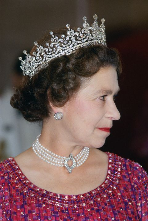 Фото №3 - В знак особой близости: королева Елизавета II одолжила Кейт Миддлтон украшение, подаренное ей на свадьбу