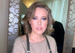 Ксения Собчак оголила ягодицы в новом видео