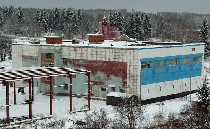 «Хватанул ртом воду, а в ней — крошки бетона». Бассейн «Дельфин», похоронивший под руинами 14 человек