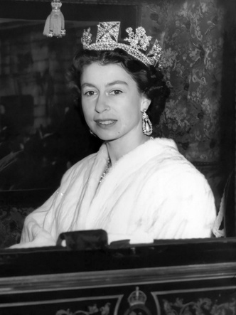 Проклятый алмаз Королевы: как Камилла Паркер-Боулз хочет изменить корону Елизаветы II