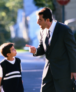 Твердая отцовская рука: 7 способов наказать ребенка без ремня
