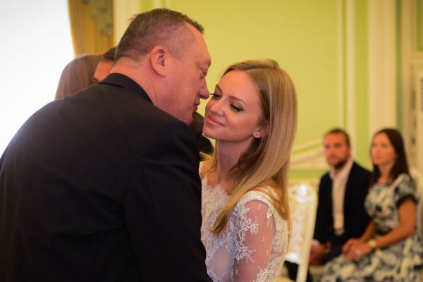 Милана Кержакова вместе с отцом в день своей свадьбы
