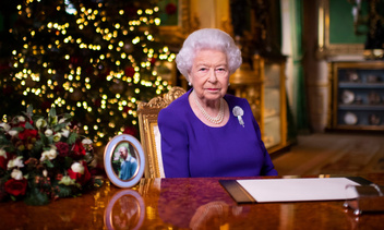 Почему королева Елизавета II взвешивает гостей до и после рождественского обеда