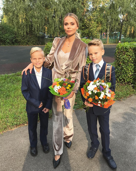 Ксени Новикова с сыновьями