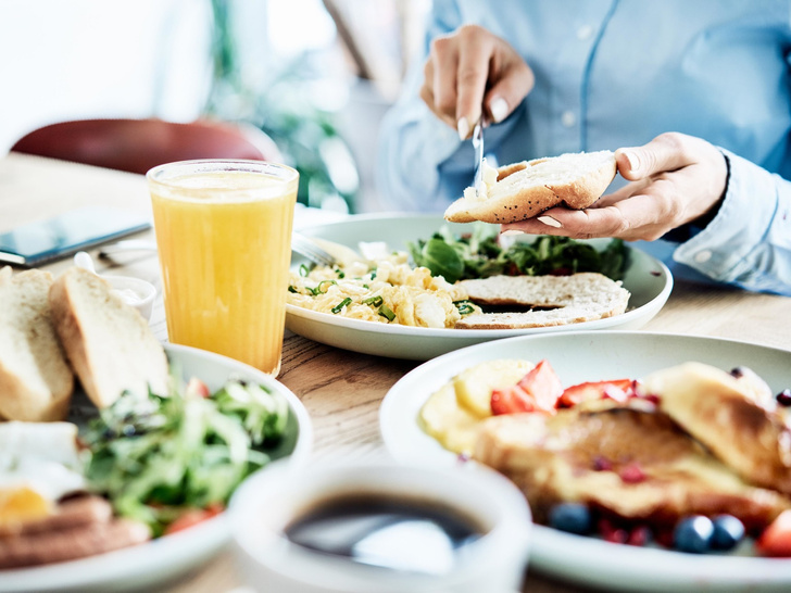 В какое время нужно завтракать, чтобы похудеть: секреты эксперта по питанию