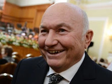 Юрий Лужков сочинил пьесу в стихах
