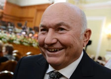 Юрий Лужков сочинил пьесу в стихах