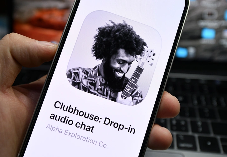 Что такое Clubhouse, почему в нём общаются знаменитости и как попасть в эту соцсеть | Источник: Getty Images